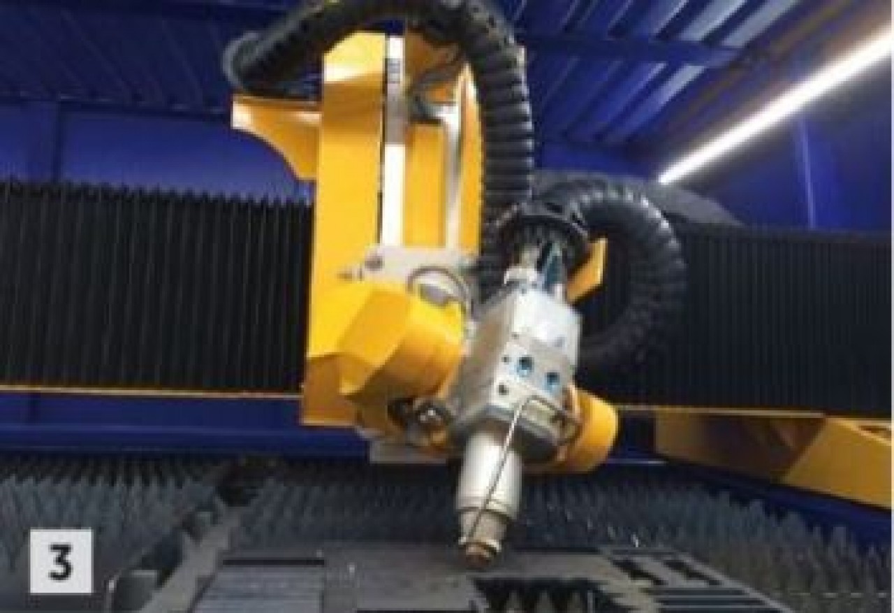 3 3D tilting head for cutting material with bevel