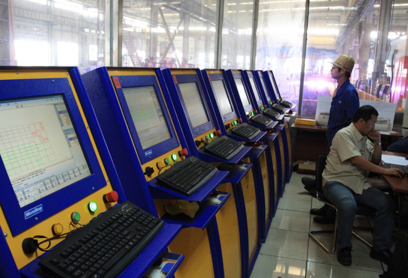 Riadiaca kabína s 8 konzolami riadiacich systémov MicroStep