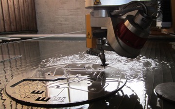 Convenient cutting of bevels using different technologies, waterjet cutting